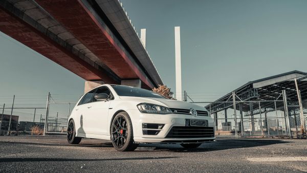 Selecting the Perfect Performance Shocks for Your Volkswagen GTI: Achieve a Smooth and Balanced Ride